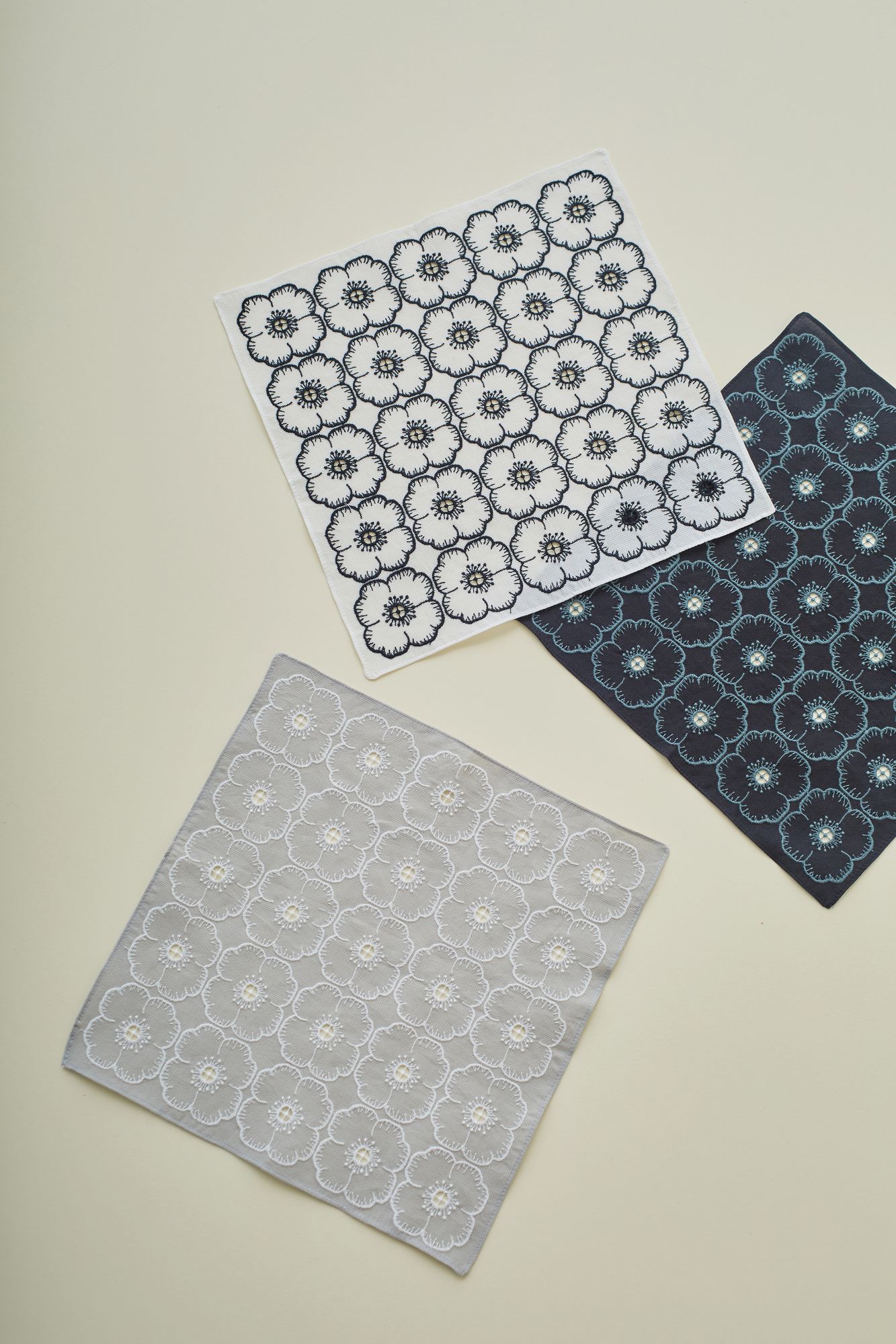 夢を編むパンダミナペルホネンanemoneブローチとレースいっぱいストール 夢を編むパンダ様専用ミナペルホネンanemoneブローチとレースいっぱい