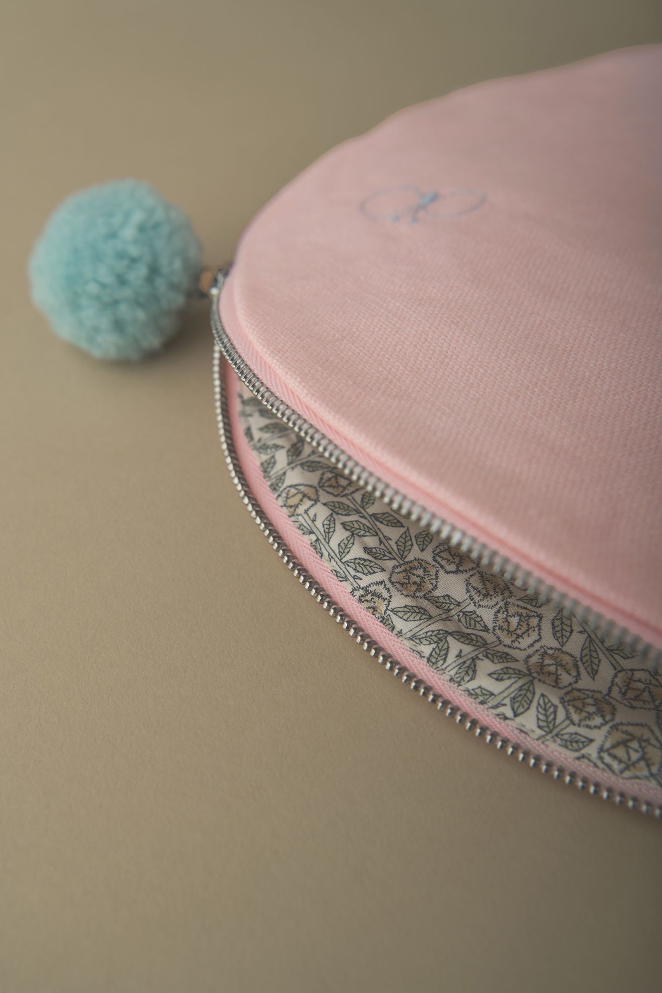 choucho hidume pouch - minä perhonen