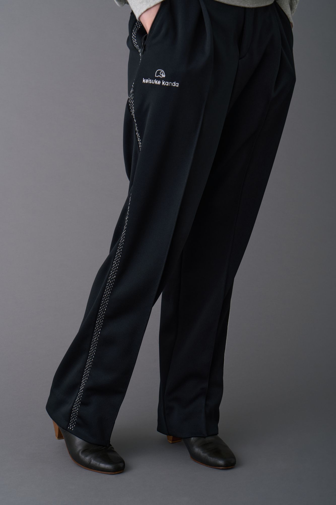 ジャージ・ミーツ・スラックス - minä perhonen