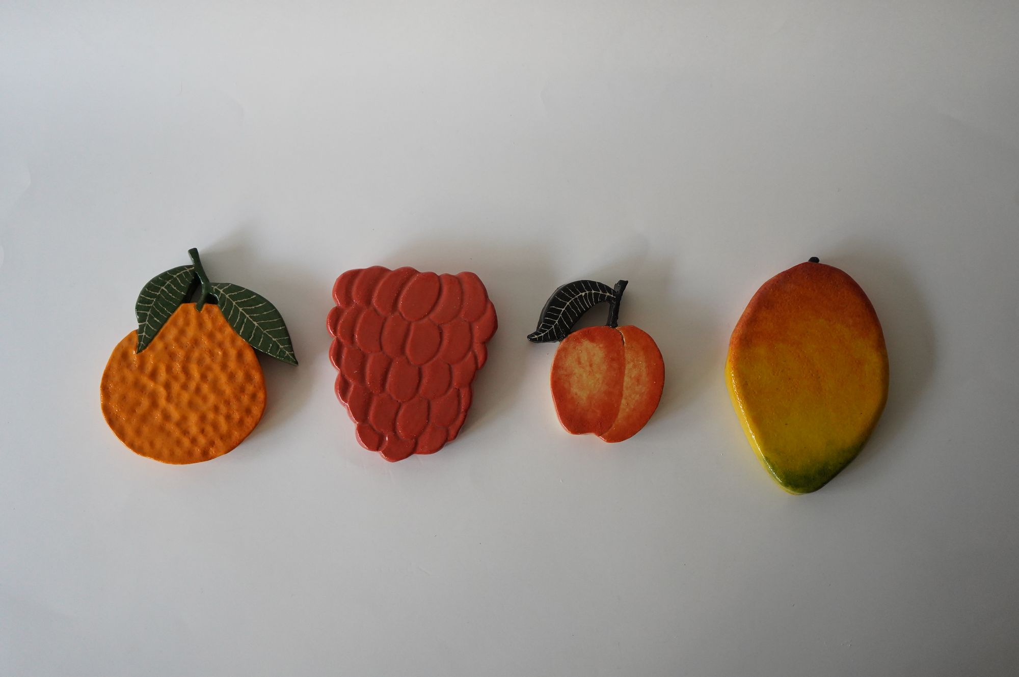 Ceramic Relief Peach - minä perhonen