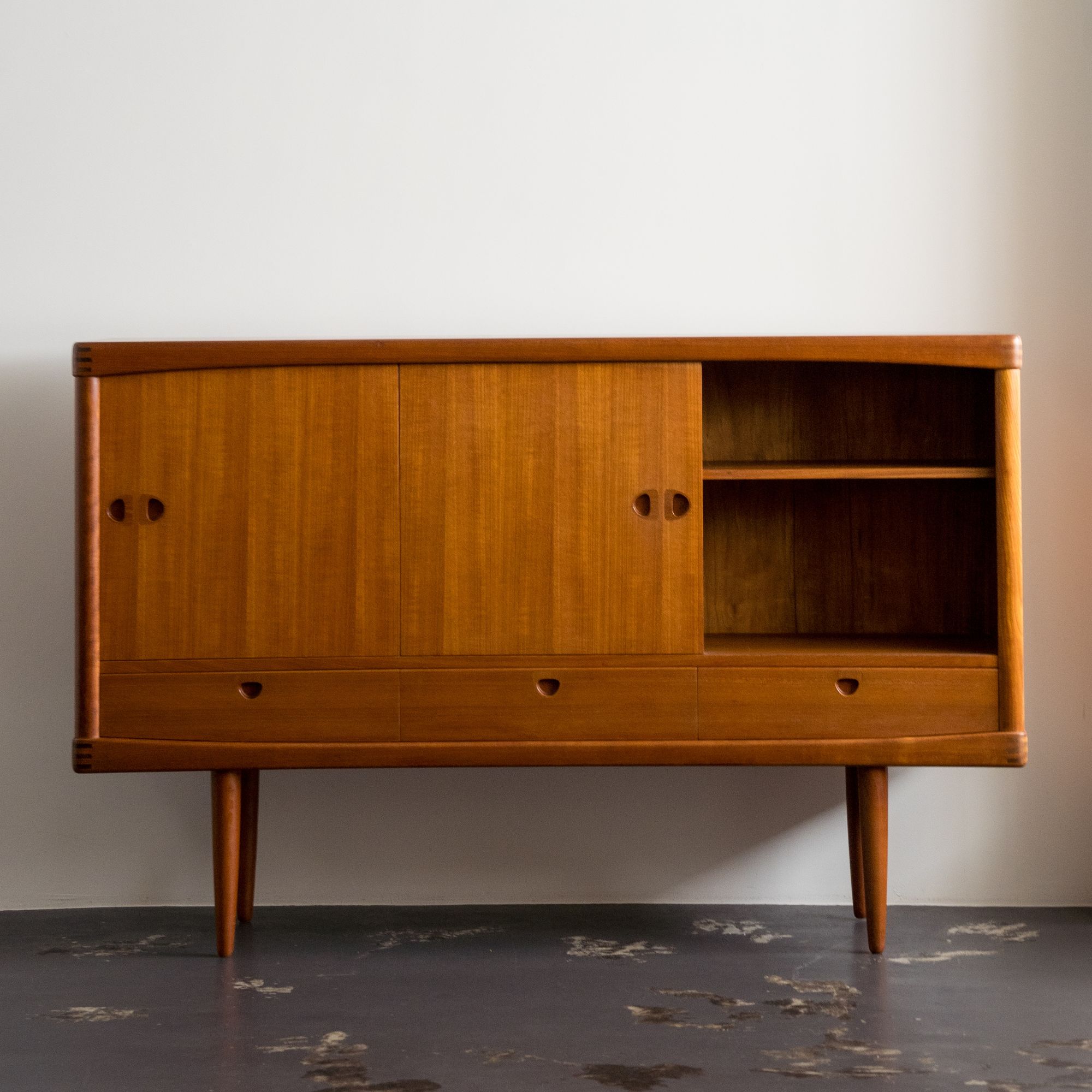Bramin Sideboard - minä perhonen