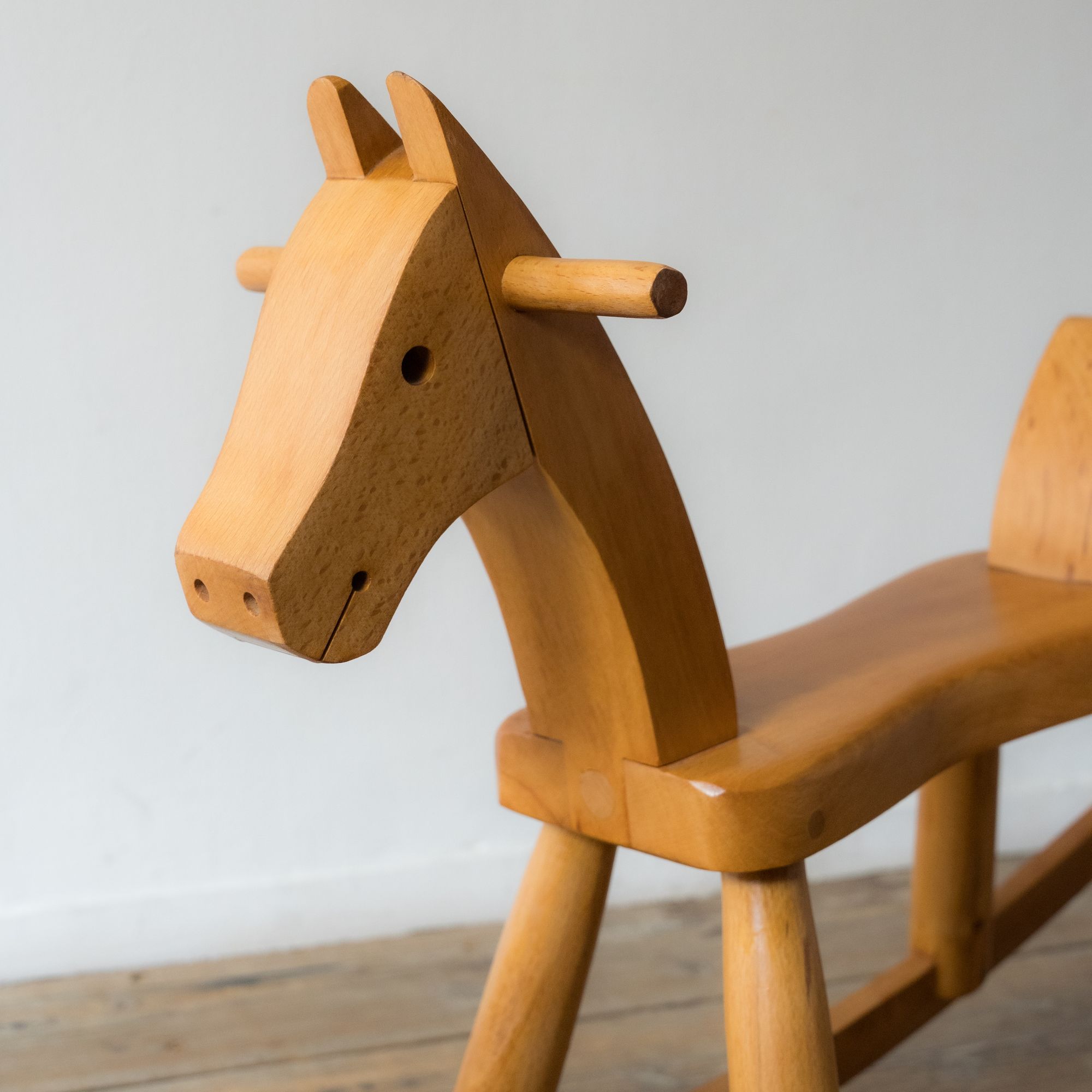 Rocking Horse - minä perhonen