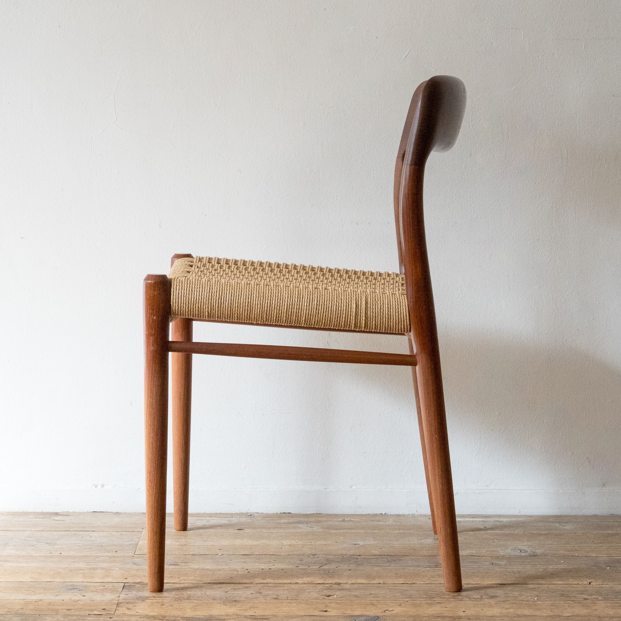 J. L. Møller Model 75 Chair - minä perhonen