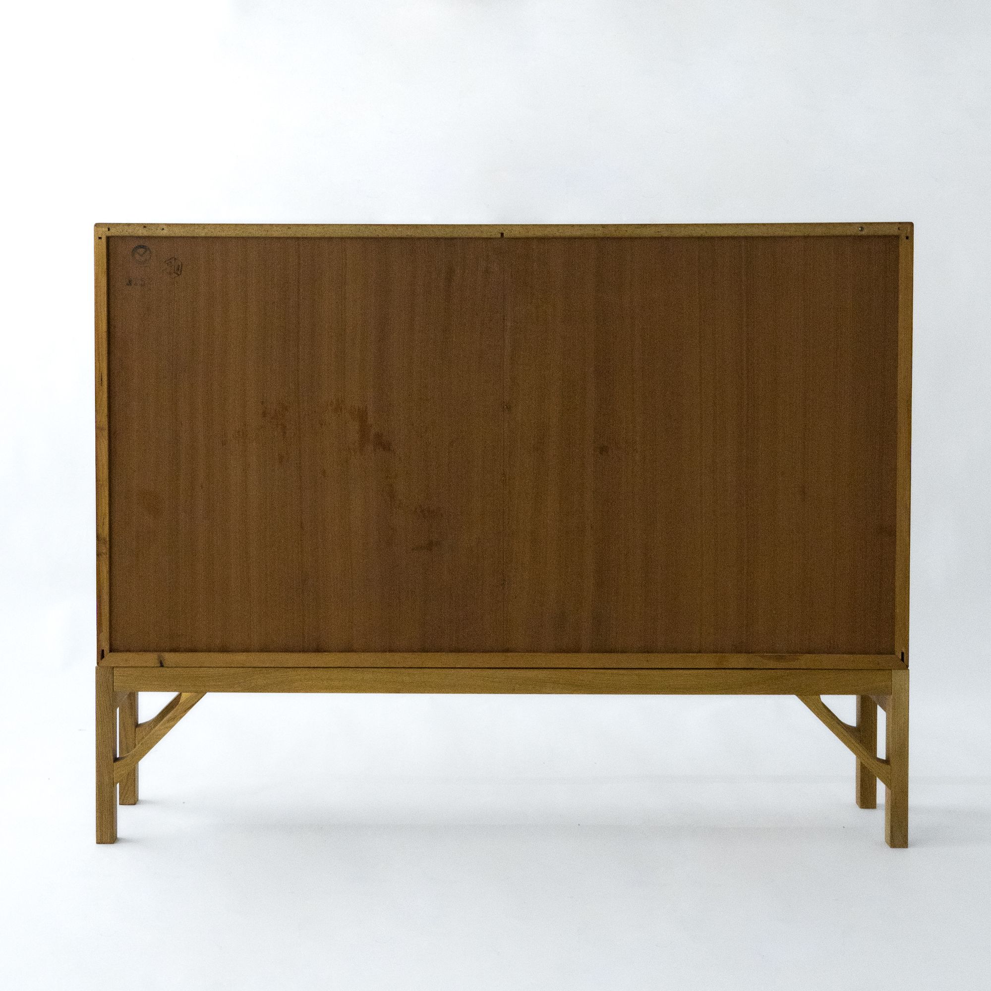 Book Shelf Model 152 - minä perhonen