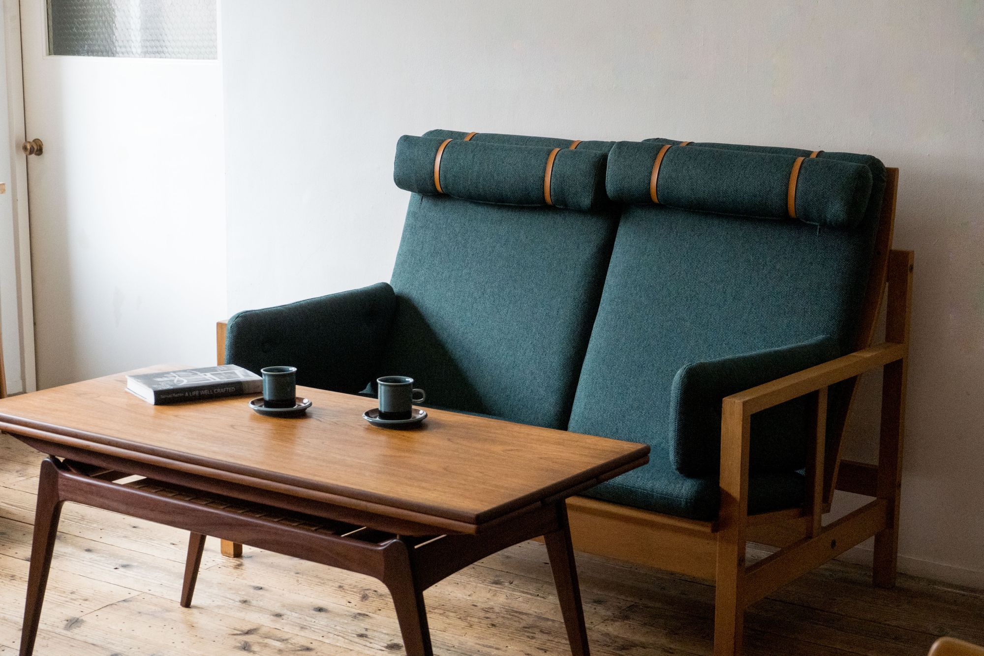 Model 2252 2 Seater Sofa - minä perhonen