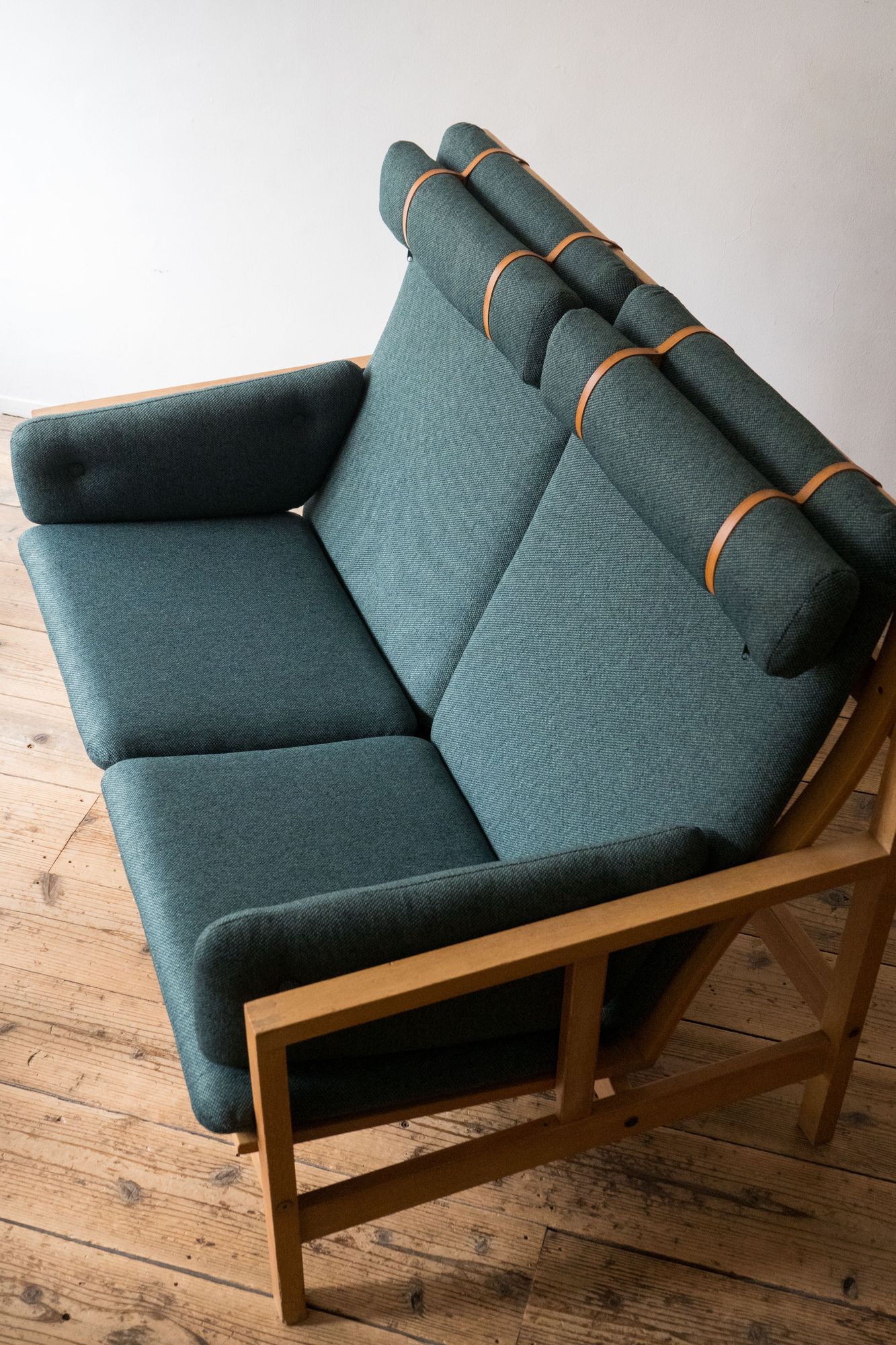 Model 2252 2 Seater Sofa - minä perhonen