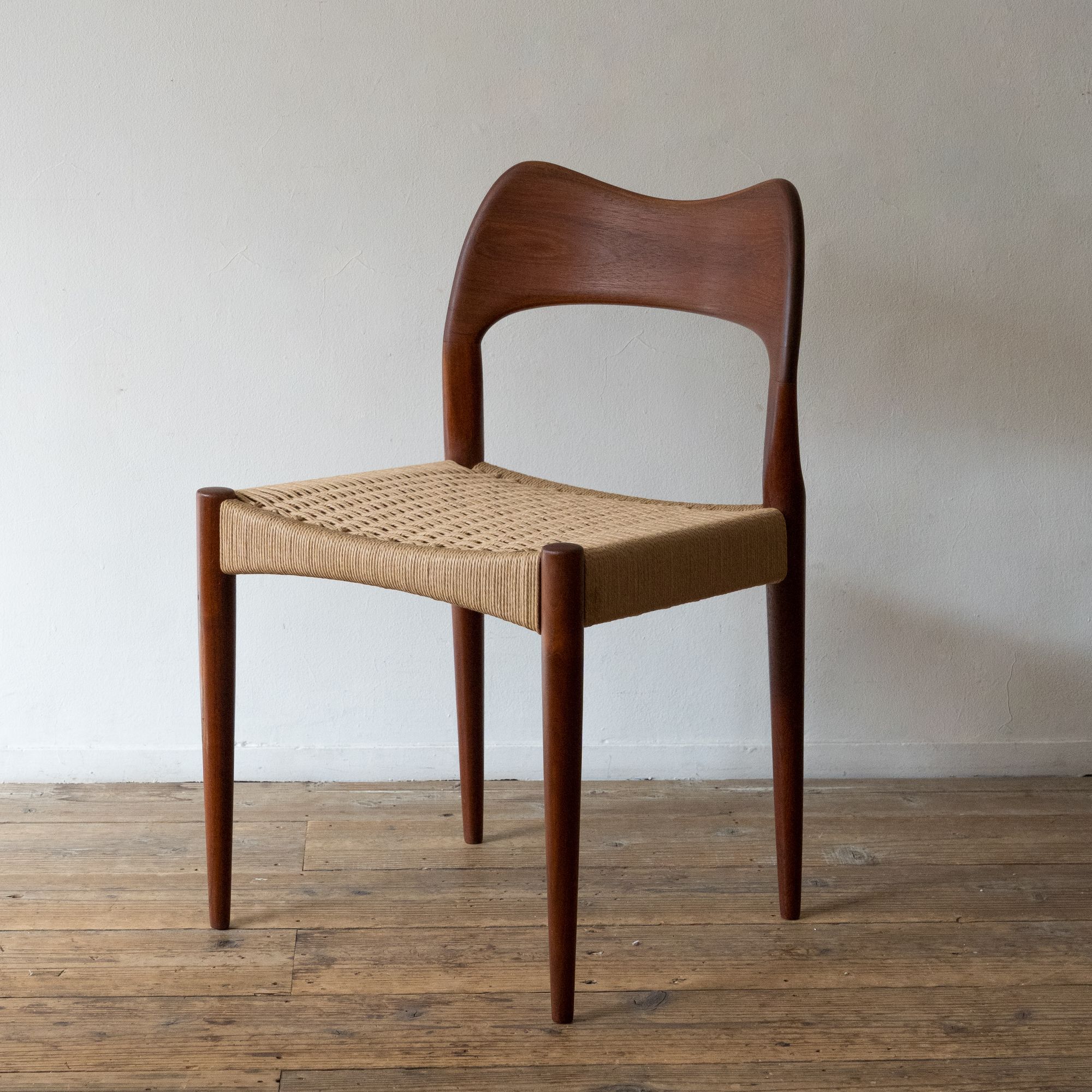 Dining Chair - minä perhonen