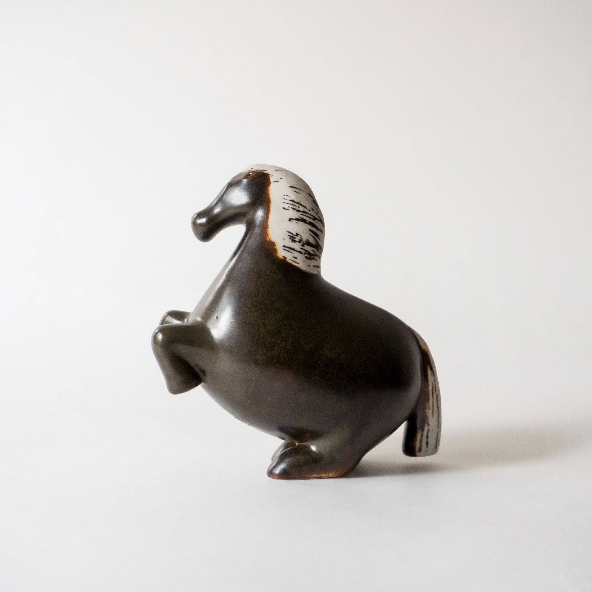 Figurine Horse Brown - minä perhonen