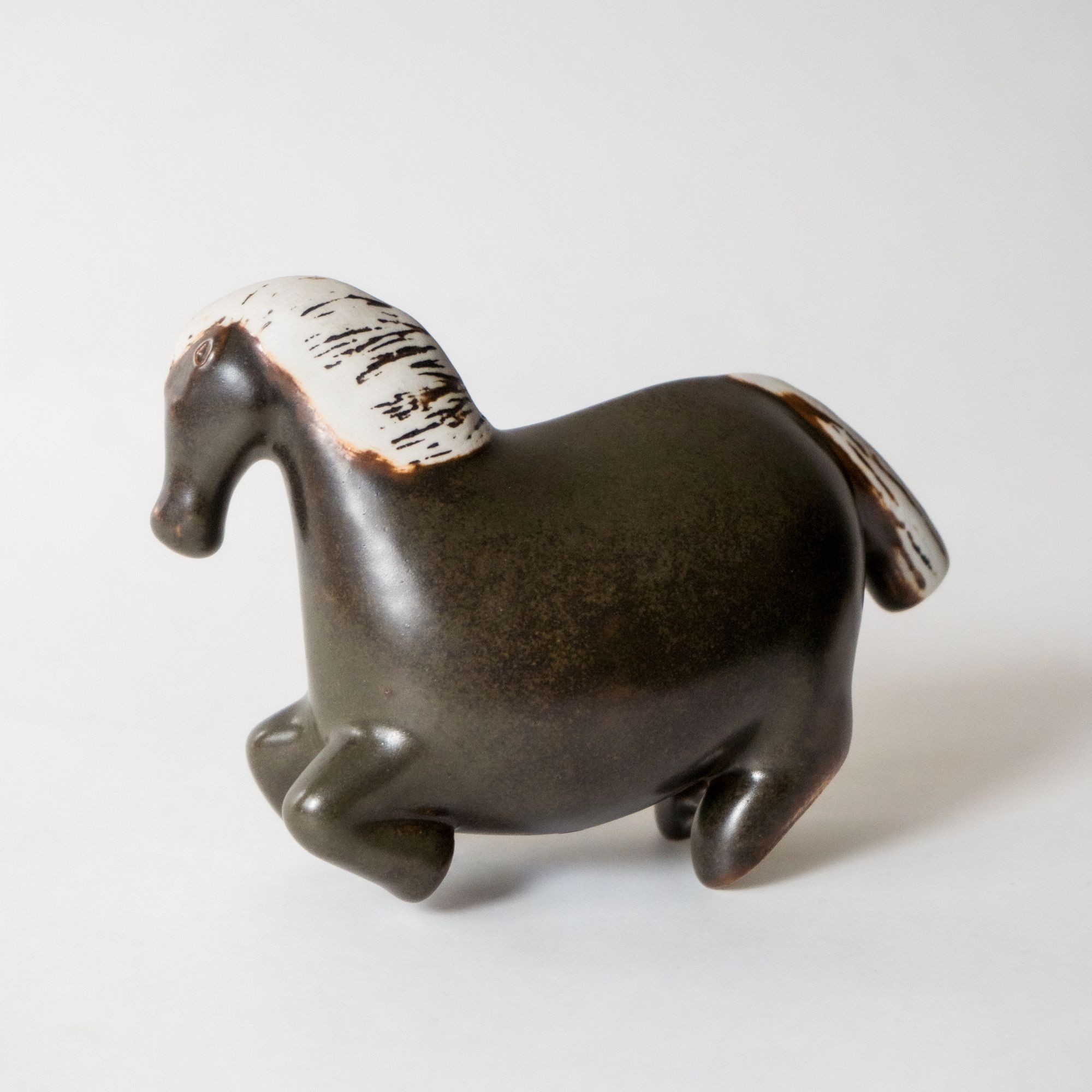 Figurine Horse Brown - minä perhonen