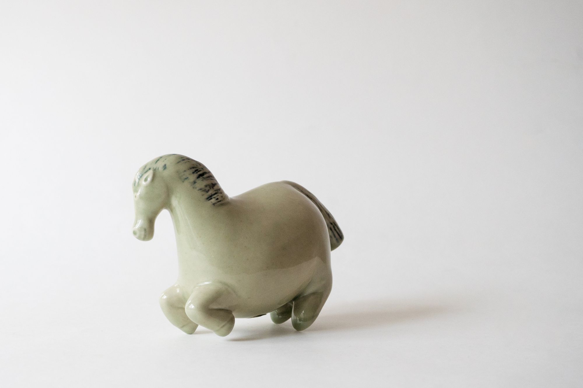 Figurine Horse White - minä perhonen