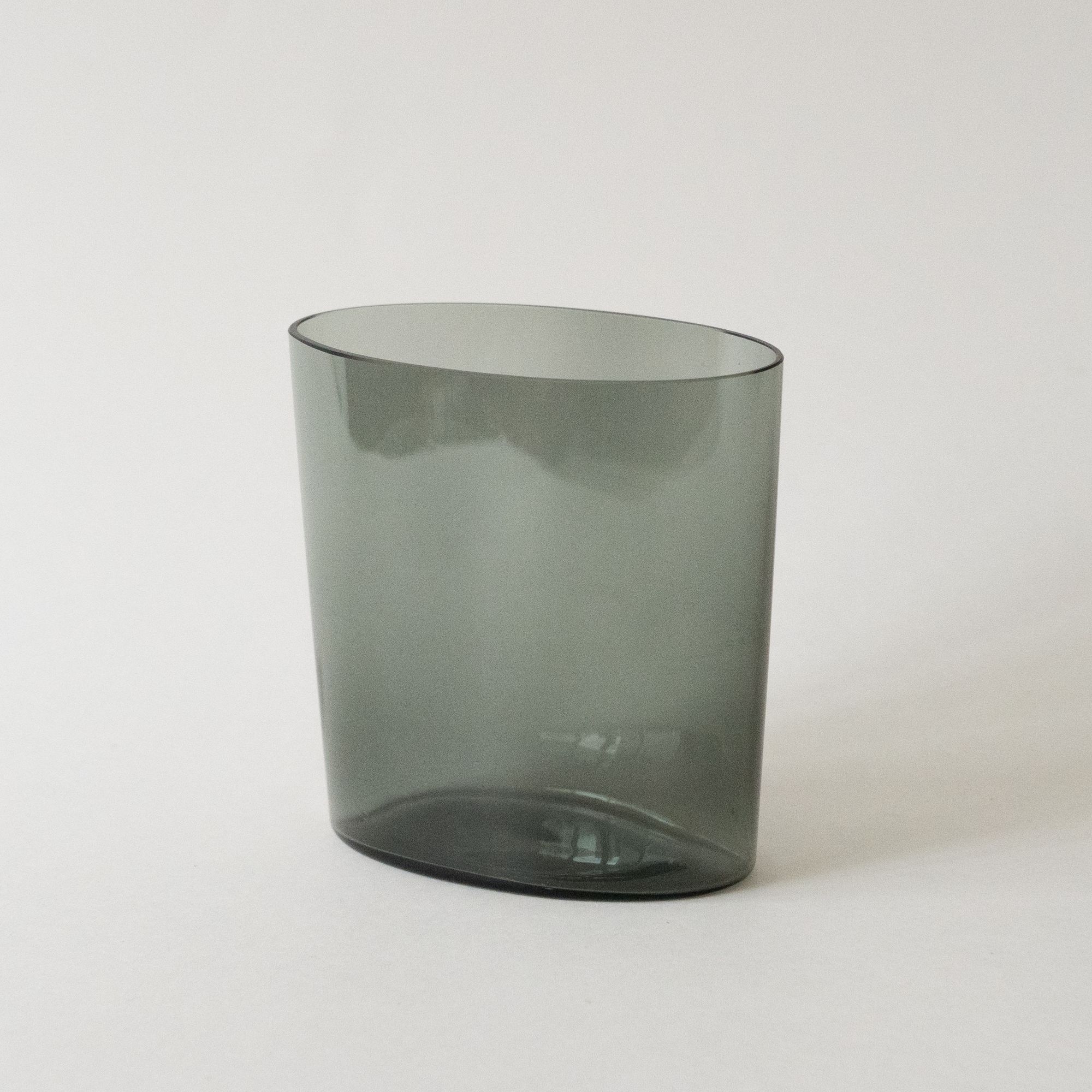 SH142 Vase - minä perhonen