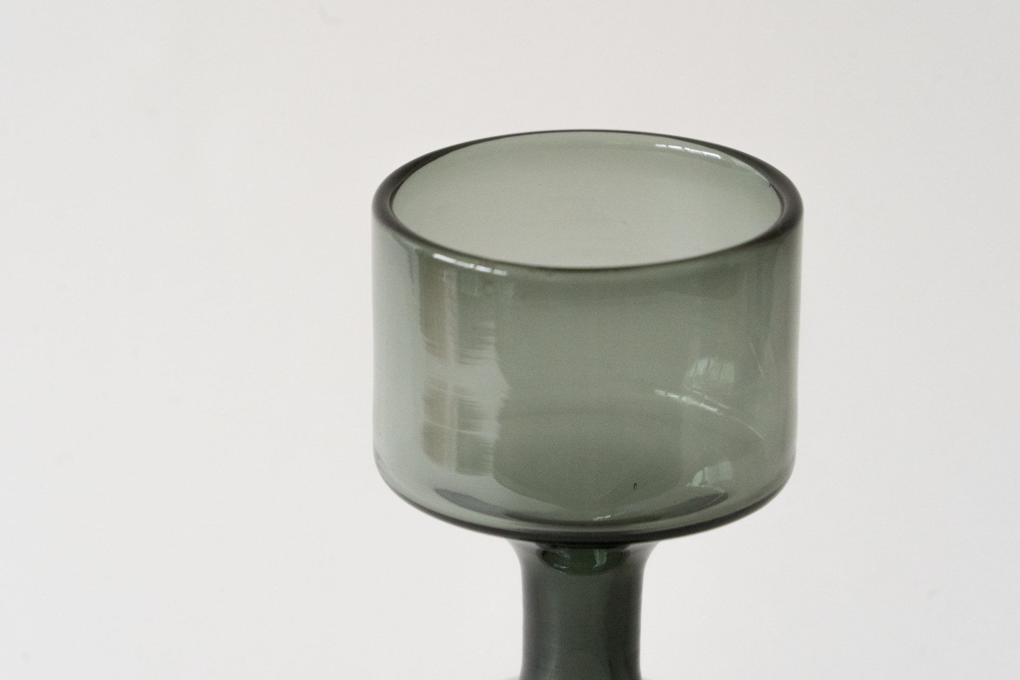 KF245 Vase - minä perhonen