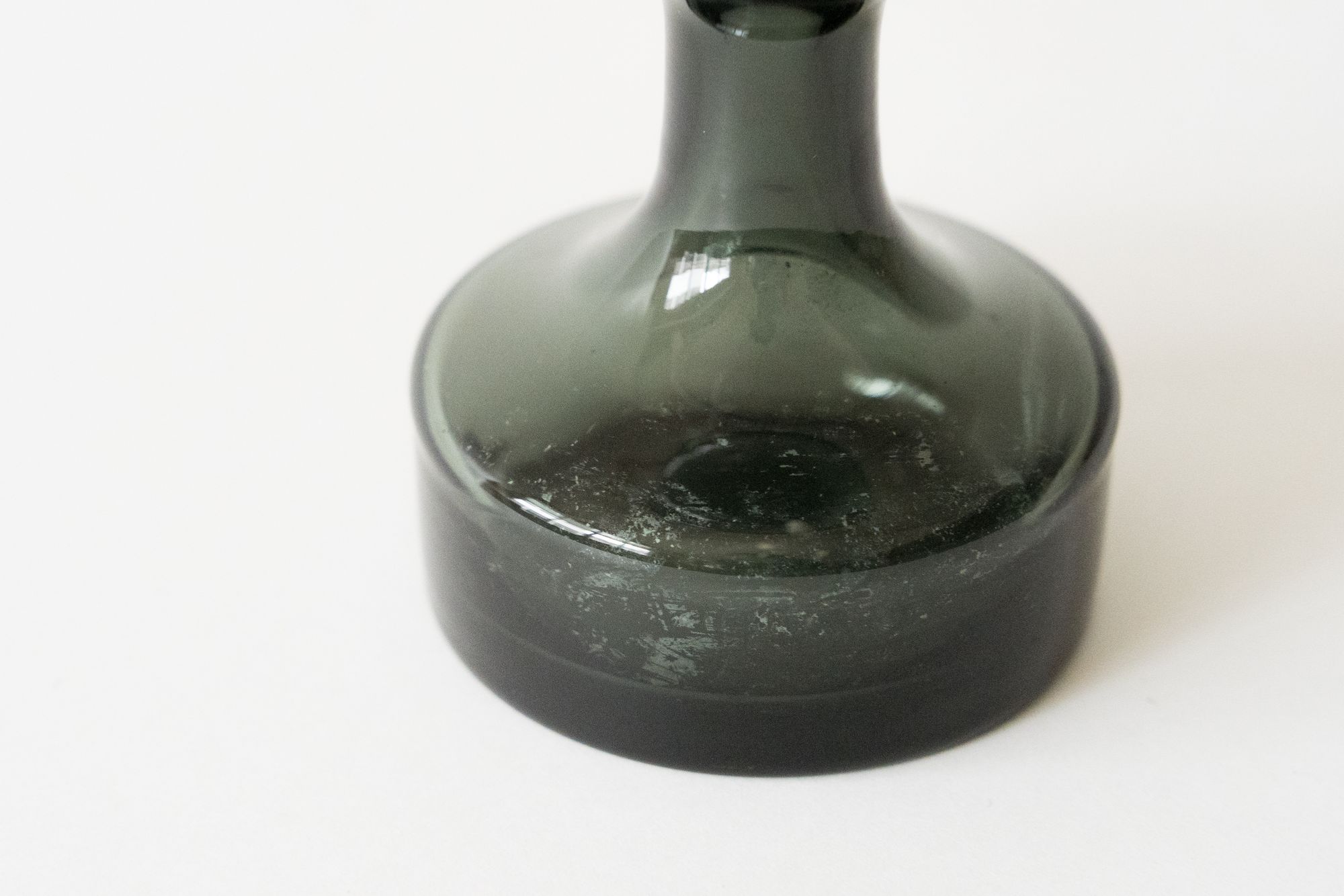 KF245 Vase - minä perhonen