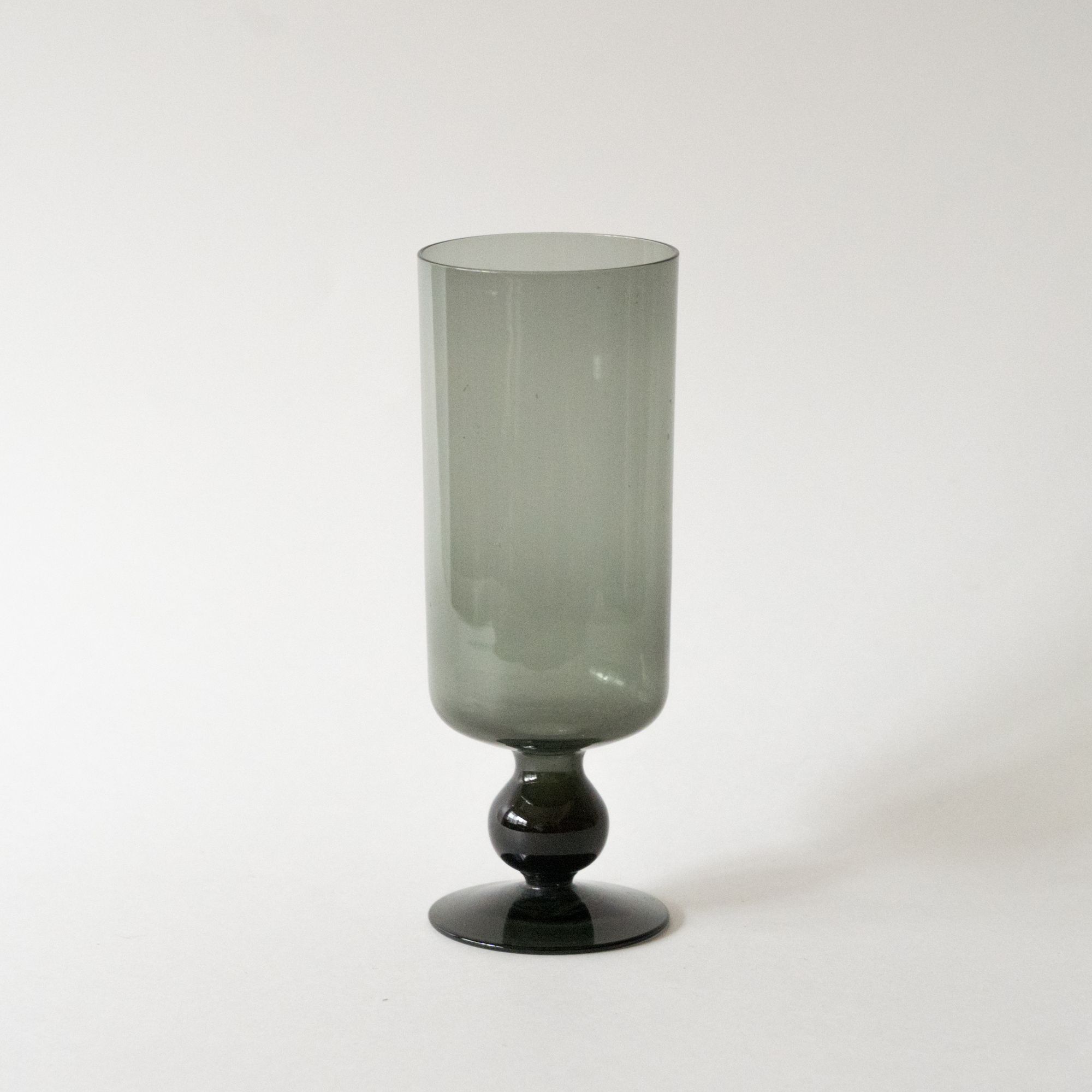 3407 Vase - minä perhonen