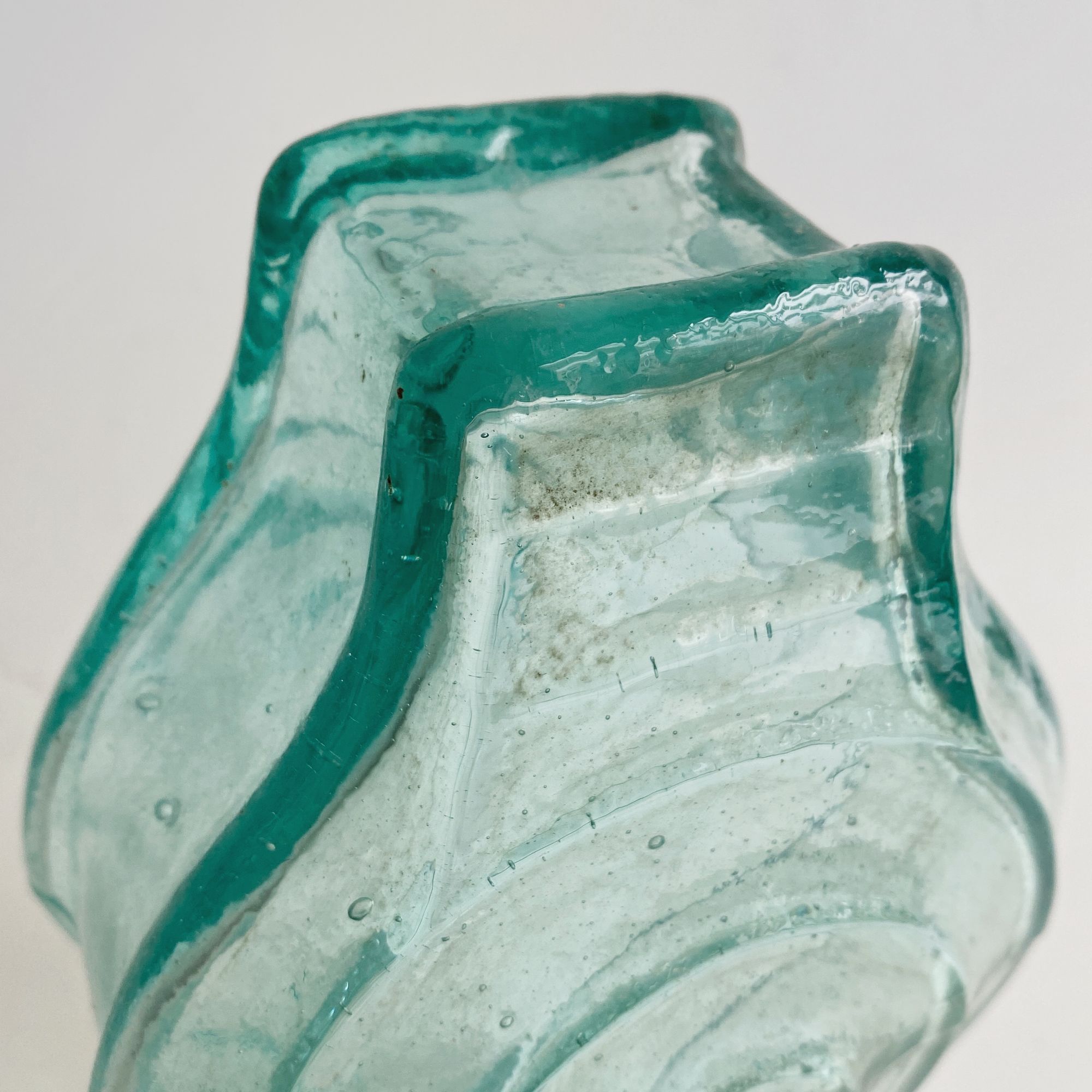 Falconnier's Glass Brick No. 8 - minä perhonen