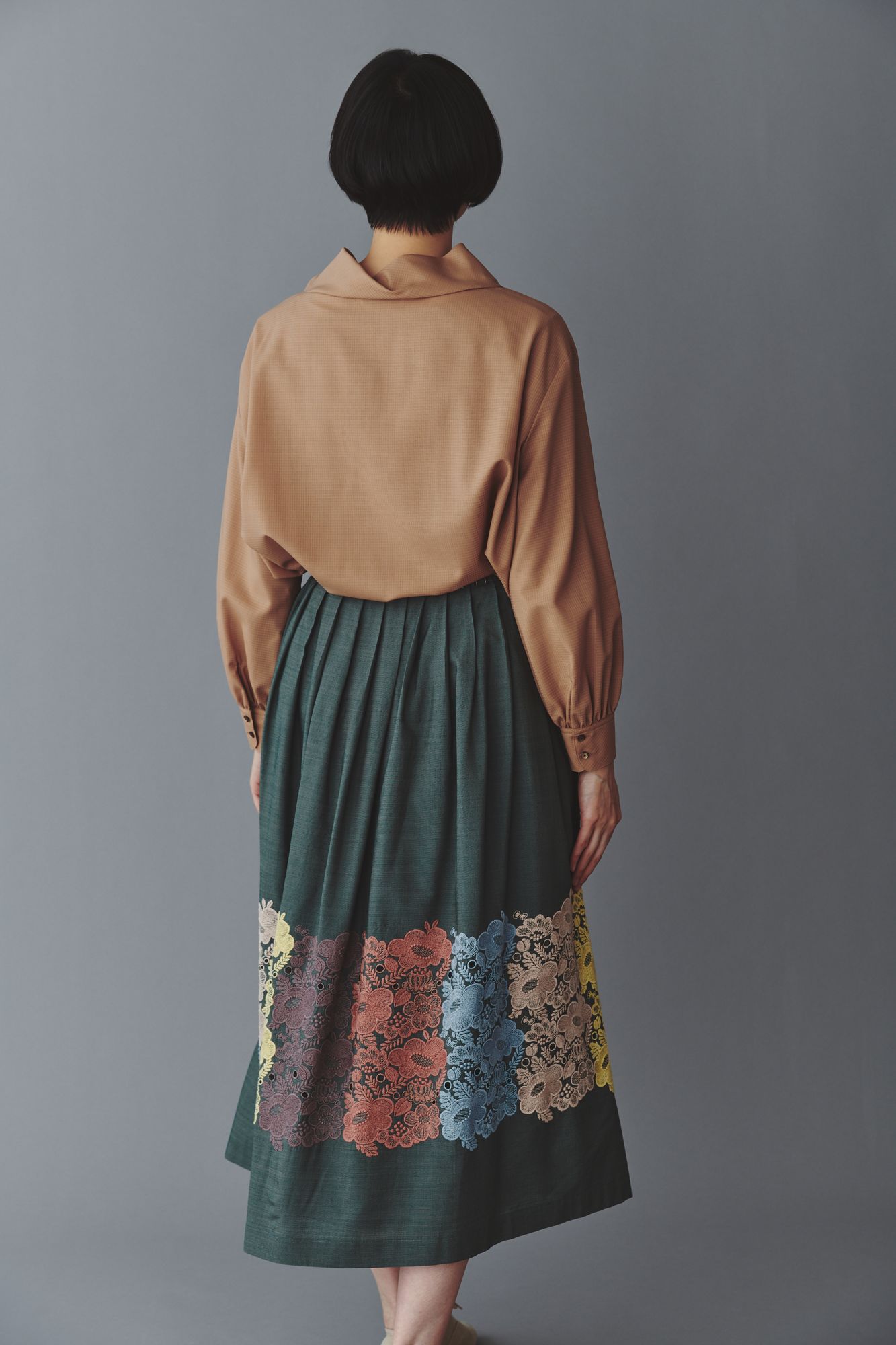 美品✨ミナペルホネン　varjo 長袖ブラウス　20SS ウール　チャコール varjo ブラウス - minä perhonen