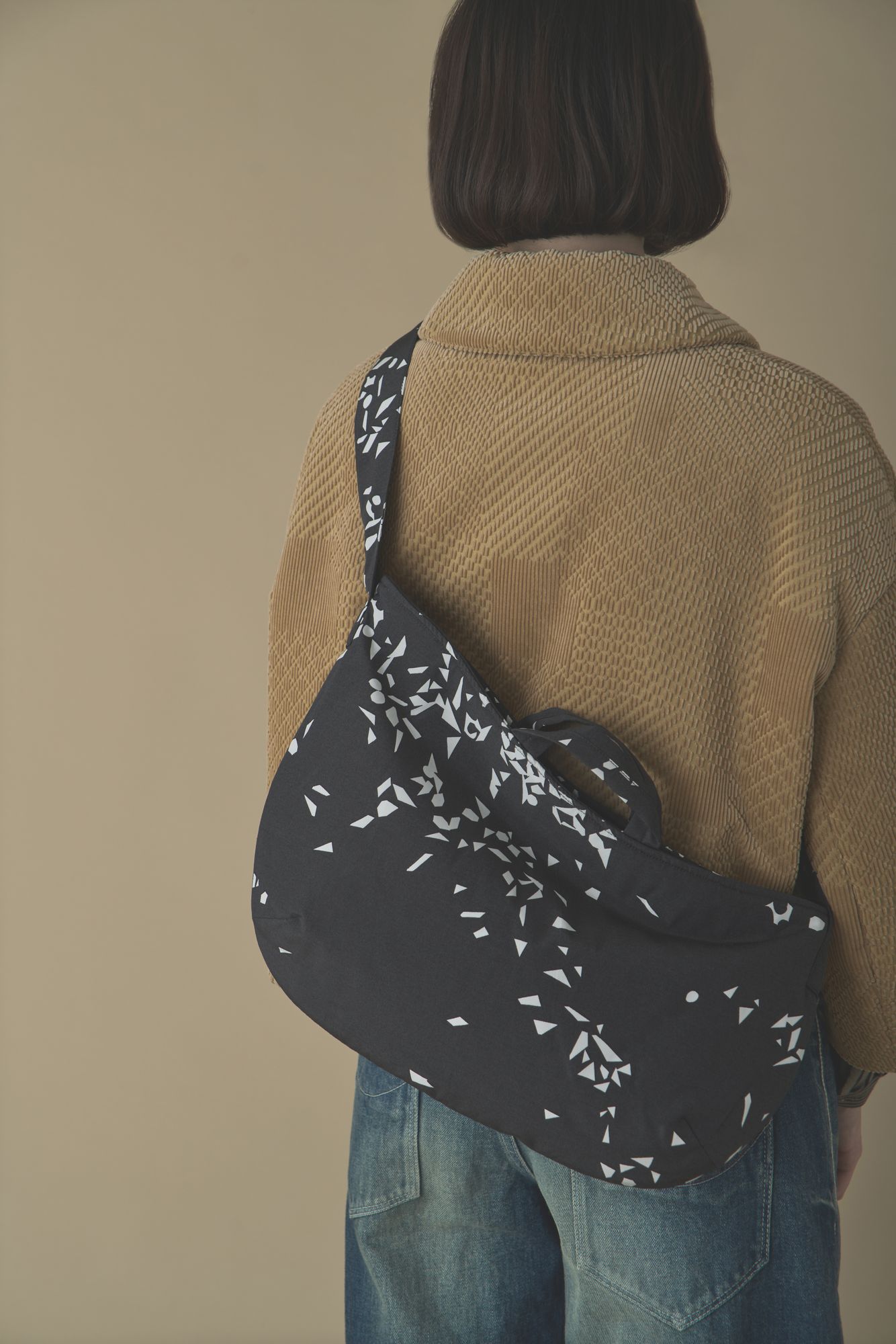 美品✨ミナペルホネン　winter flags 刺繍　ショルダーバッグ　大容量 美品✨ミナペルホネン winter flags 刺繍 ショルダーバッグ 大容量