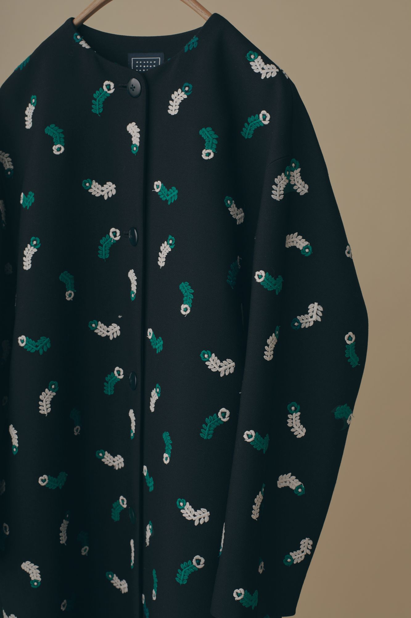 petal feather ノーカラーコート - minä perhonen