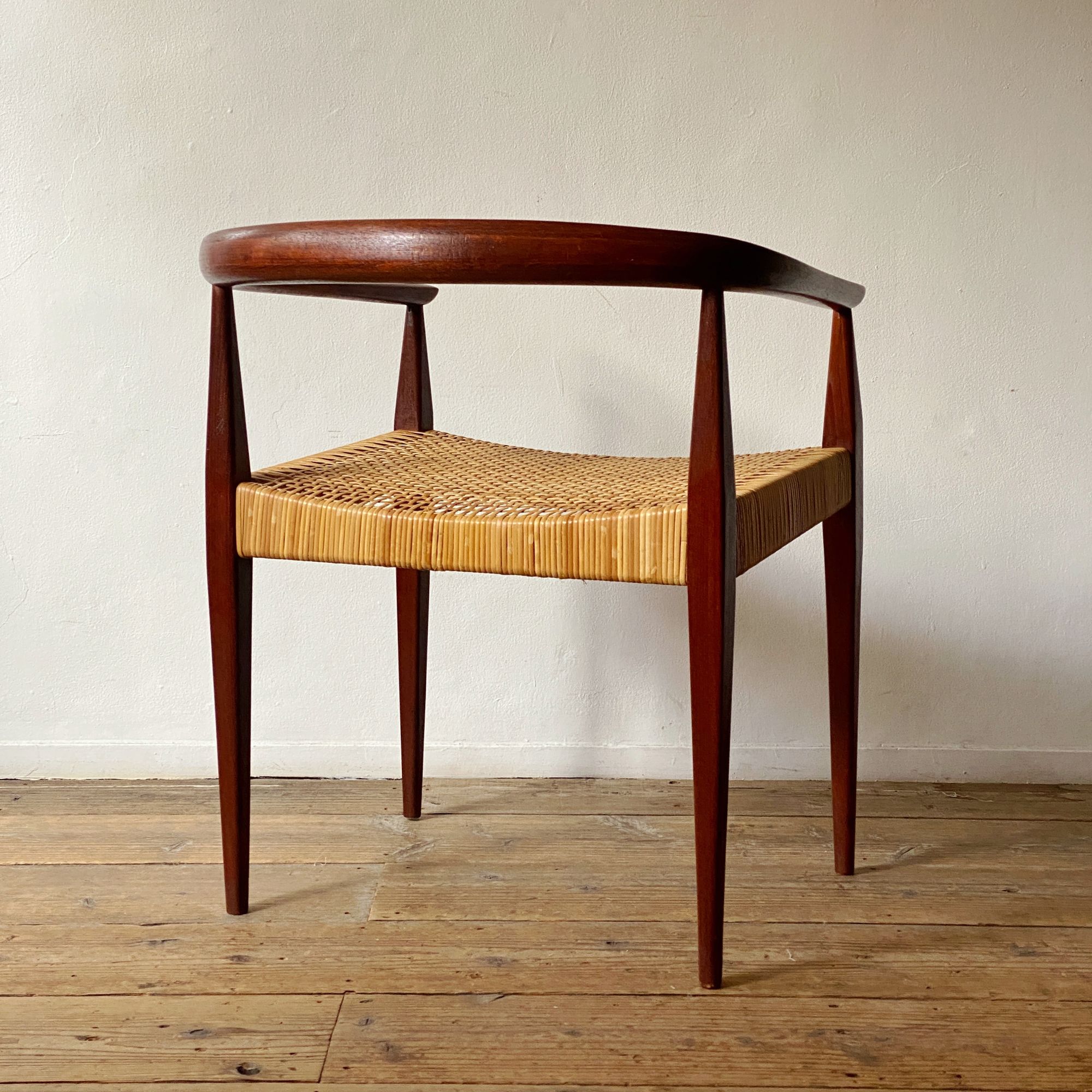 Model 113 Armchair - minä perhonen