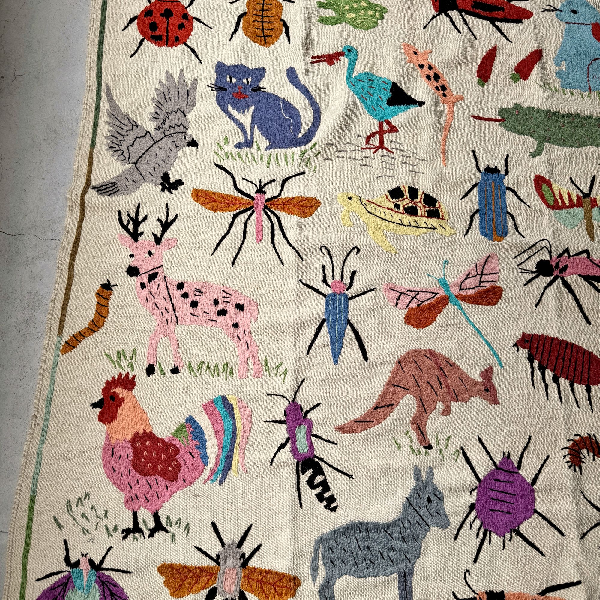 Suzani Rug Bugs and animals - minä perhonen