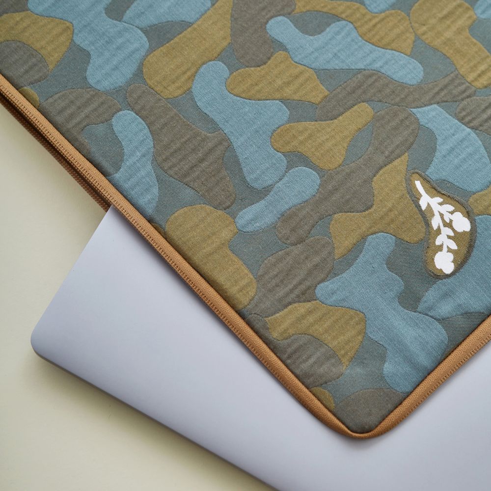 sleeping flower pc pal / tablet pal - minä perhonen