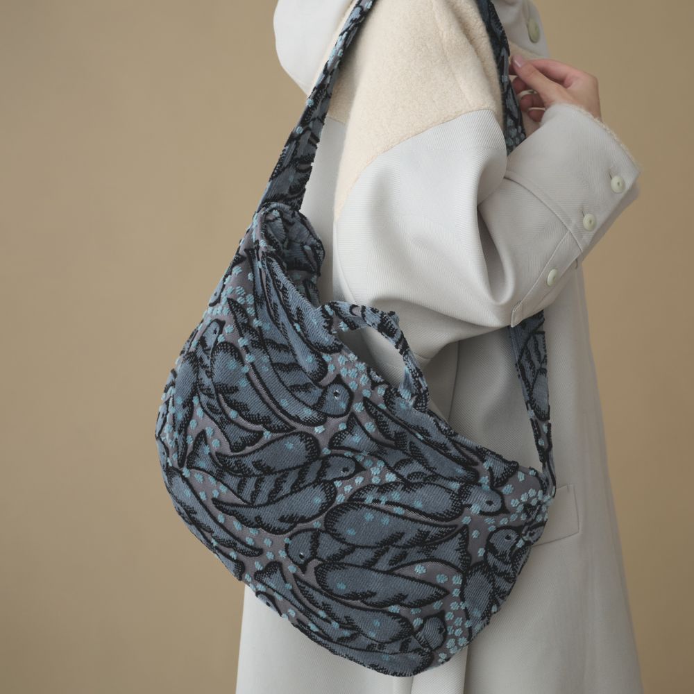 ハンドメイド ミナペルホネン circleグレーのプランプバッグ小サイズ