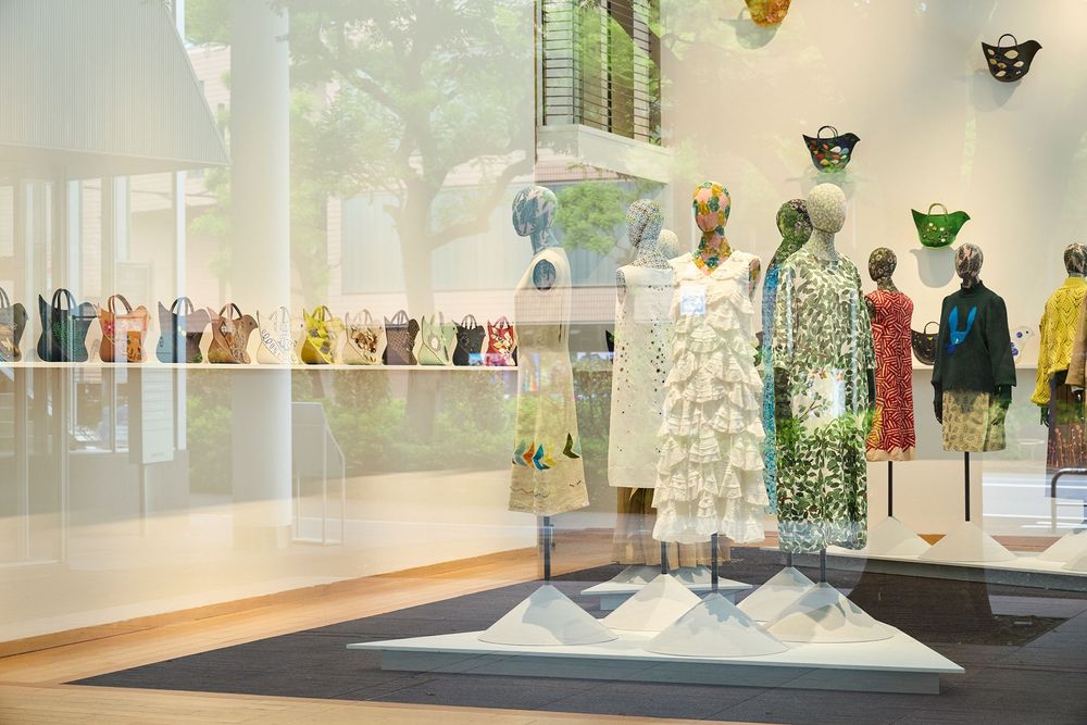 羽花 minä perhonen 30th anniversary exhibition + akira