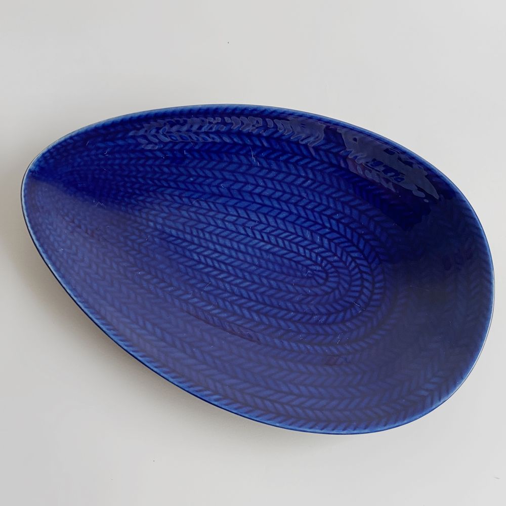 Blå Eld Teardrop Dish 28.5cm - minä perhonen