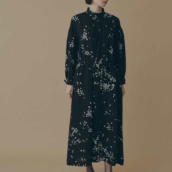 star snowスタンドカラーギャザードレス