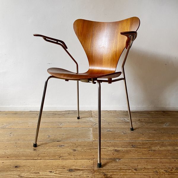 Series 73207 Armchair