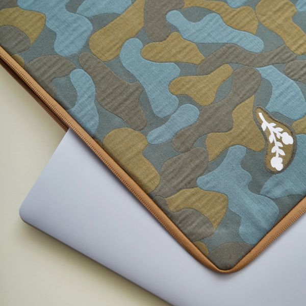 sleeping flowerpc pal / tablet pal