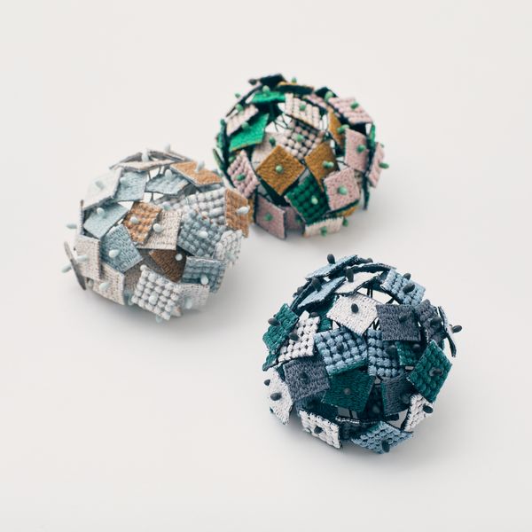 hitomi shinoyama design 鳥ブローチ hitomi shinoyama design 鳥ブローチ ミナペルホネン ブローチ 鳥