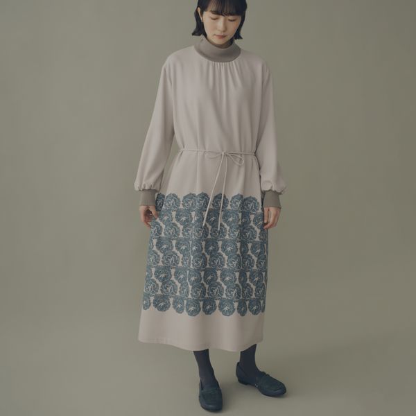 flairハイネックドレス