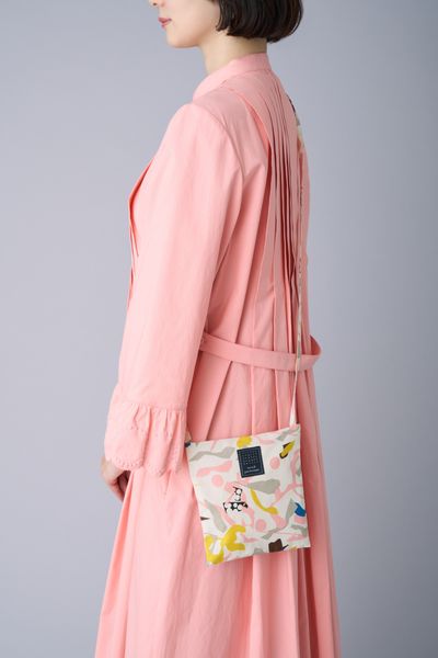 ミナ ペルホネンと「hitomi shinoyama」による特別アイテム発売の