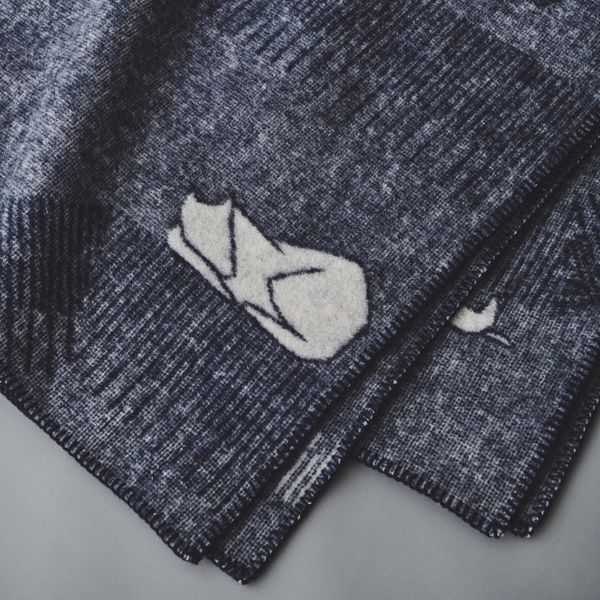 HORSES ON THE HILLブランケット