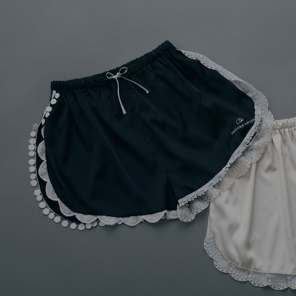 色々なレースを縫い集めたズロース