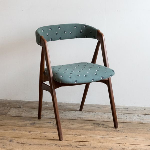 light berryModel 205 Chair