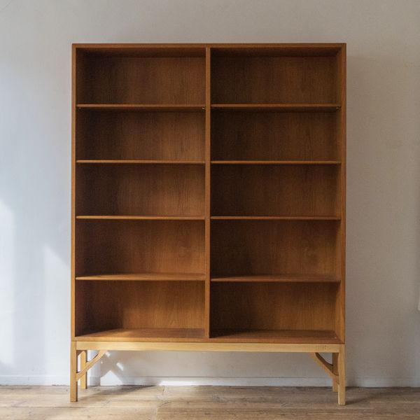 Model 154Bookshelf