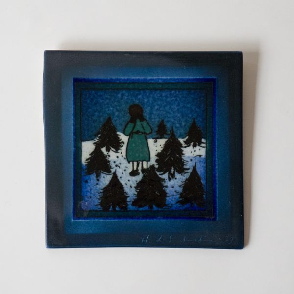 Wall PlateCrying Girl