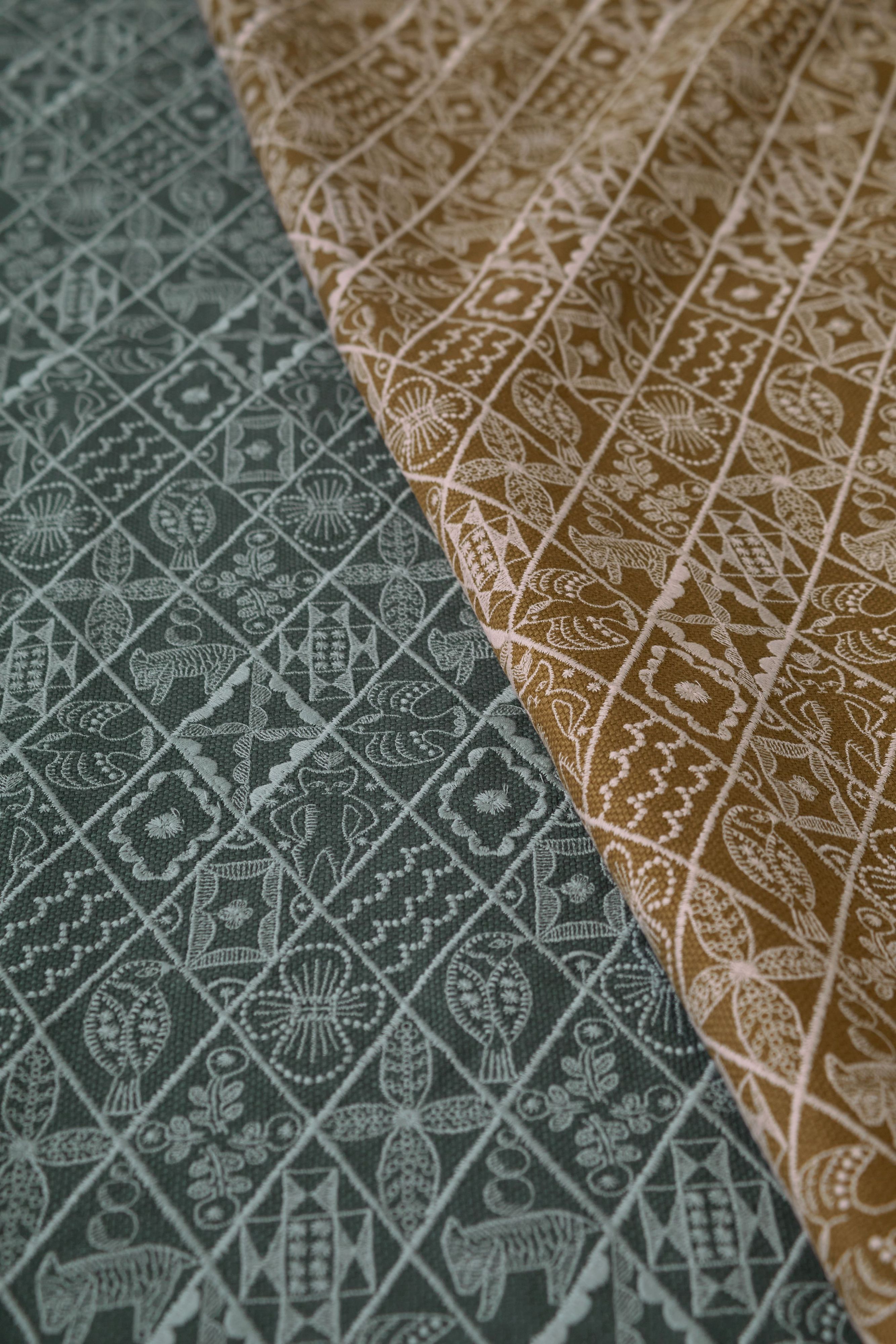 ファブリックパネル　ミナペルホネン　シンフォニー　丸型　ブラウン　茶　プレゼント ファブリックパネル ミナペルホネン シンフォニー 丸型 ブラウン 茶