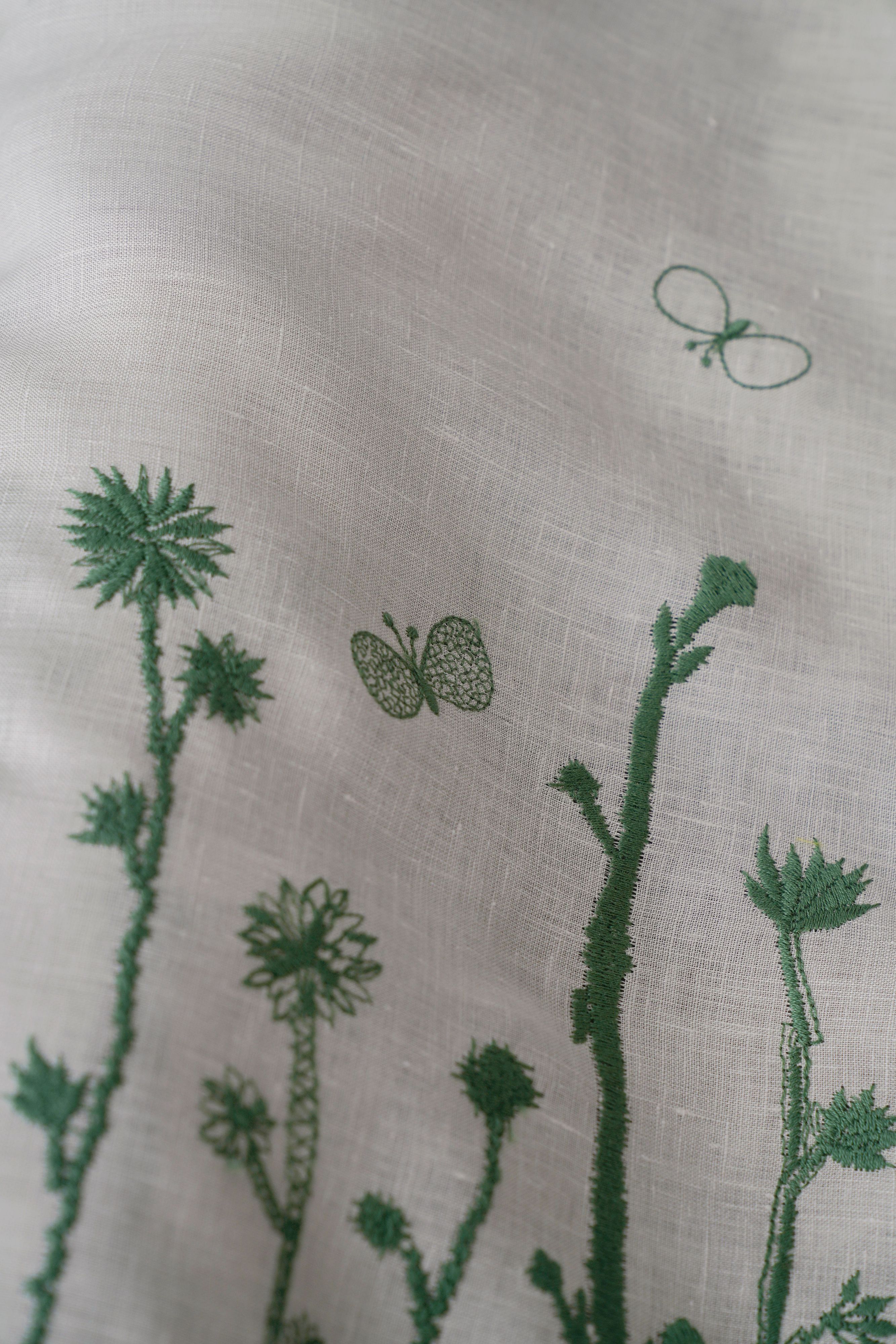 美品✨ミナペルホネン　24AW sky flower ブルゾン　刺繍　140cm ミナペルホネンmina perhonenの人気柄 蝶々の刺繍が可愛い