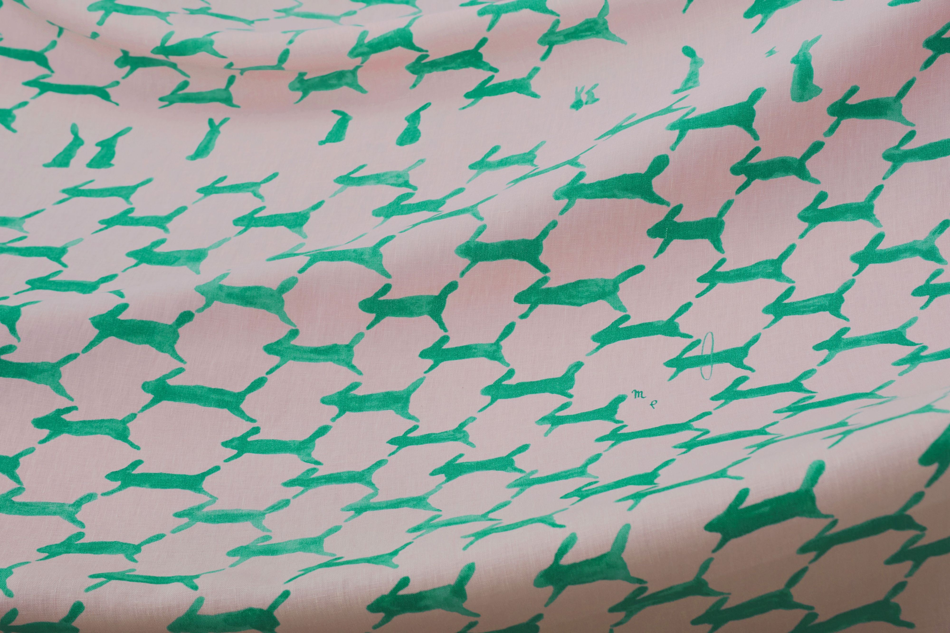 ファブリックパネル　ミナペルホネン　インテリア　ランランラン　うさぎ　ベージュ ファブリックパネル ミナペルホネン インテリア ランランラン うさぎ