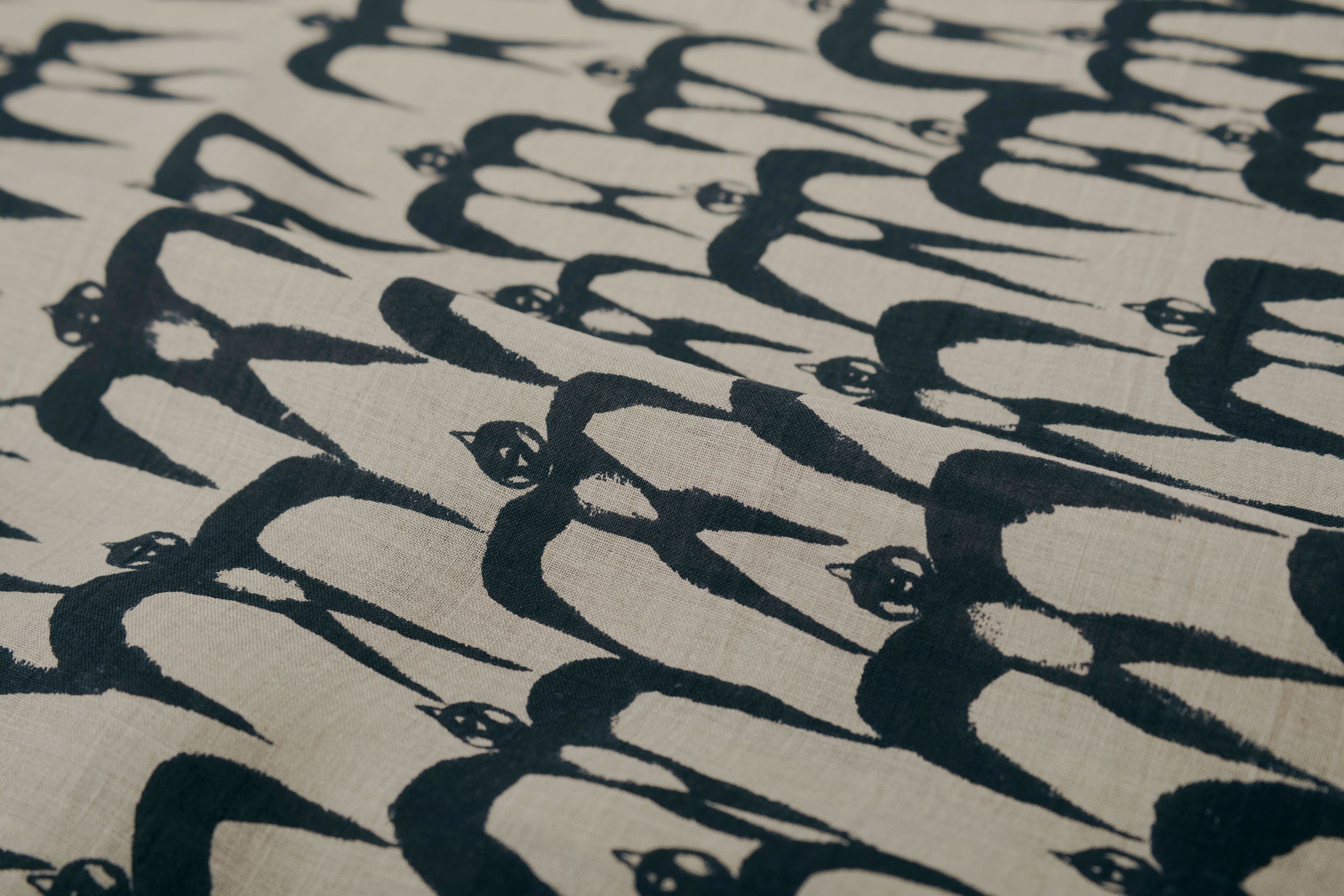 ファブリックパネル　ミナペルホネン　ハロースワロー　ツバメ　黒　春　インテリア ファブリックパネル ミナペルホネン ハロースワロー ツバメ 黒